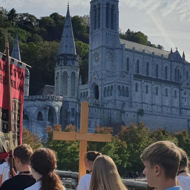 Prozessionen und Andachten gehören zum Tagesablauf in Lourdes.