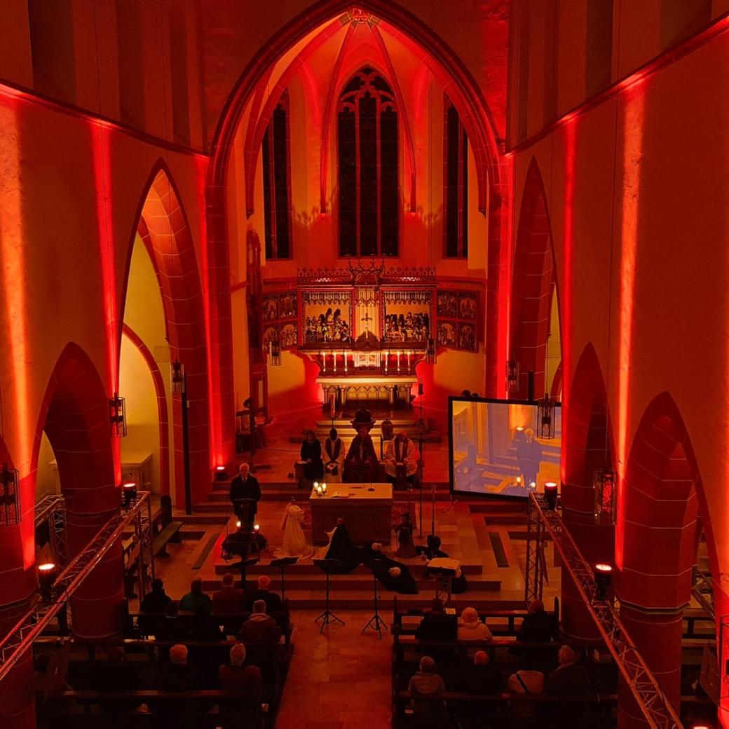 Blick auf die Orgel vom Altarraum aus