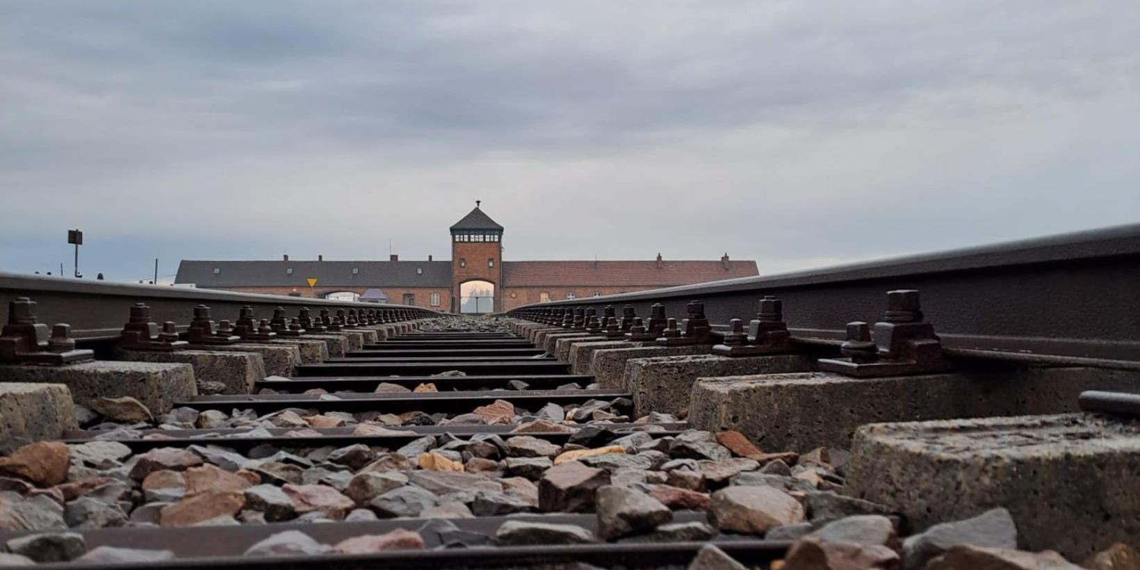 Auschwitz_2023_Bahnrampe